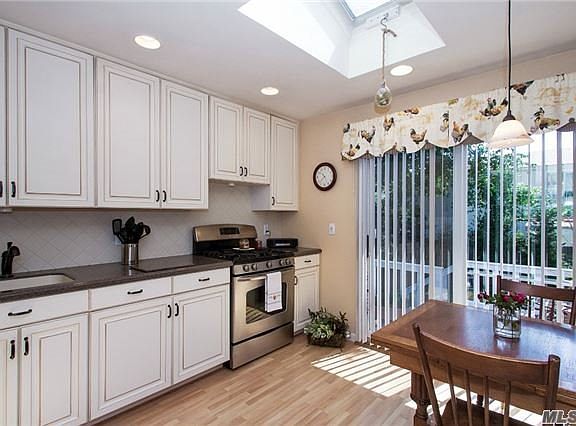 5th image of 120 Shinnecock Ave