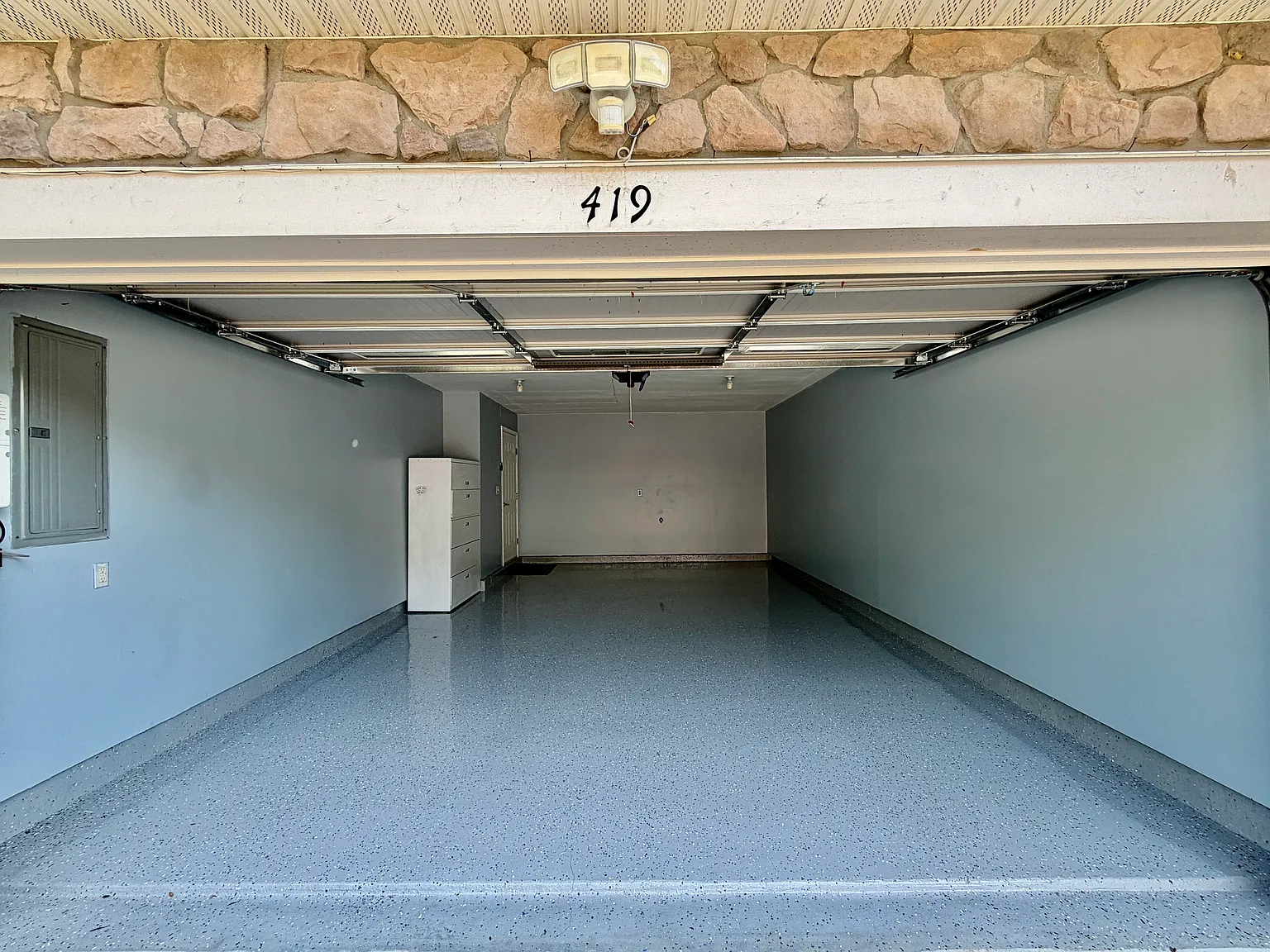 3 bed, 2.5 bath, 2900 sqft, $2,950 — Photo 2