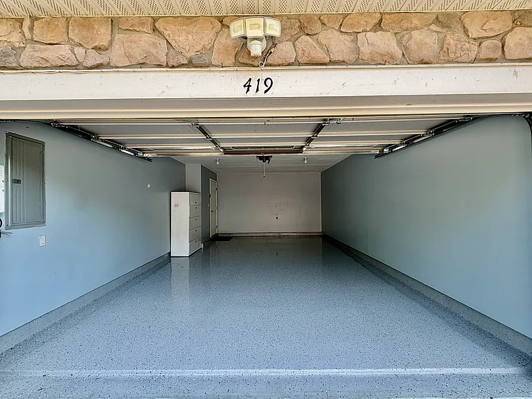 419 Jacobsen Dr — Photo 2