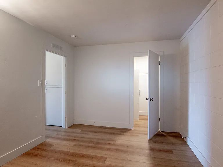 1055 Gilbert St — Photo 9