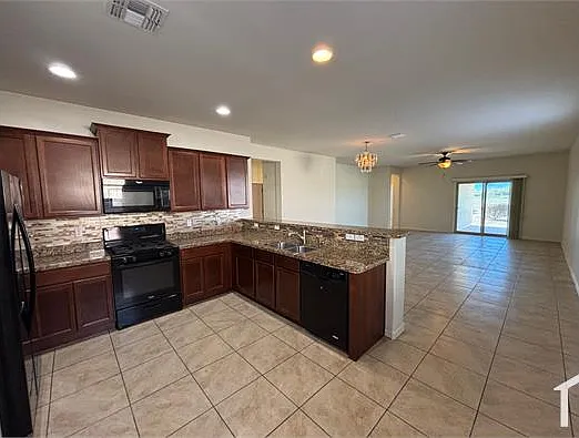 4 bed, 1840 sqft, $2,995 — Photo 3