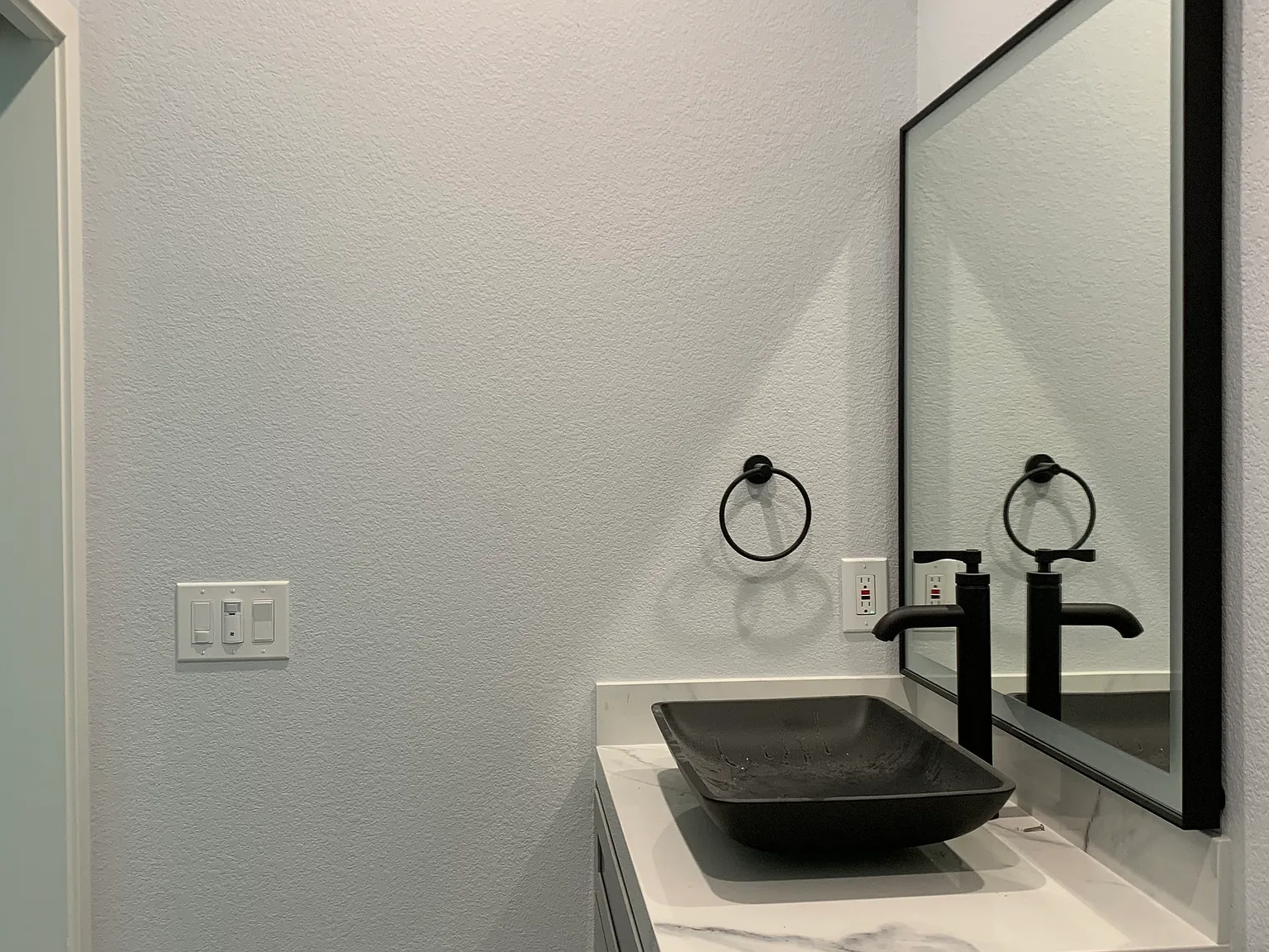 Studio, 450 sqft, $1,900 — Photo 2
