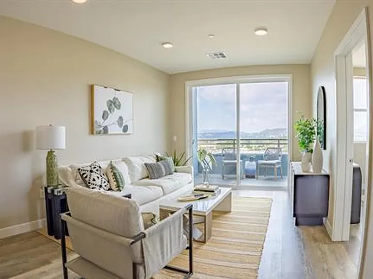 1316 E Grand Ave #104 — Photo 9