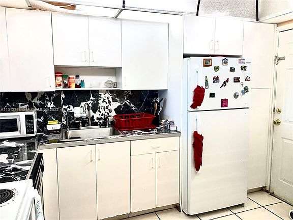 2nd image of 18601 NE 14th Ave APT 407