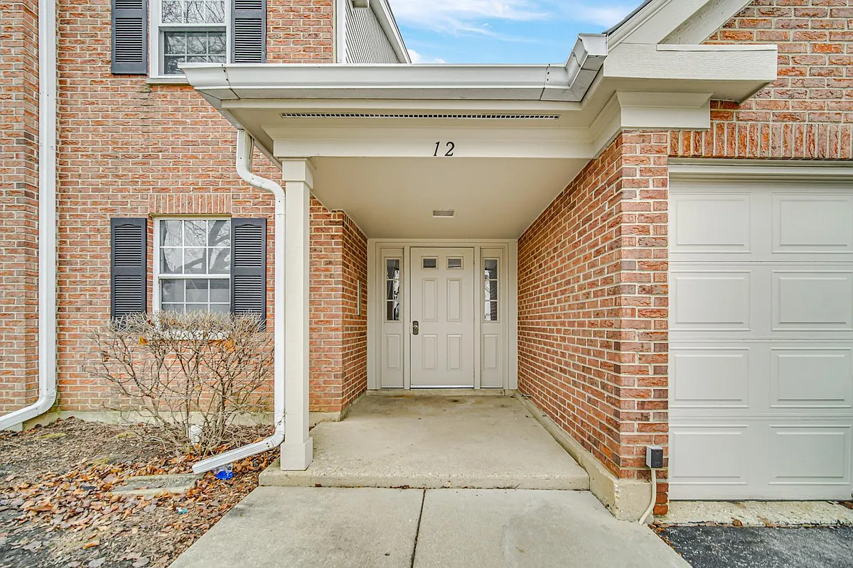 Photo 2 of 26 - 12 Aberdeen Ct #Z1 - Schaumburg, IL Building Photo - 12 Aberdeen Ct #Z1