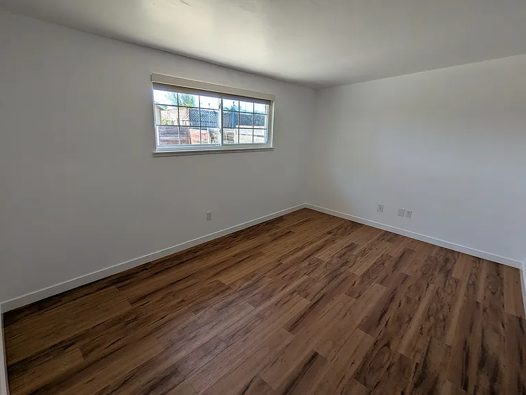 817 Hickory Ct — Photo 10