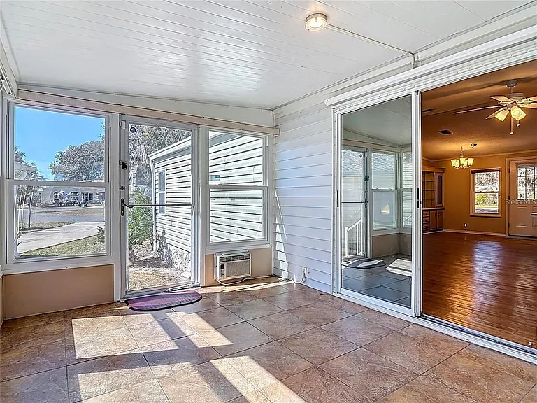 25533 Belle Helene — Photo 15