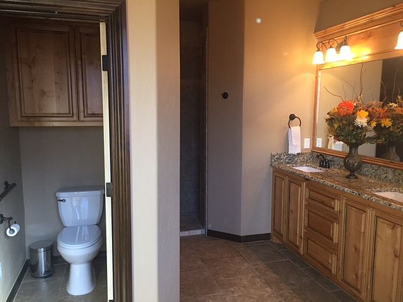 Master Bath w/ WalkIn Shower