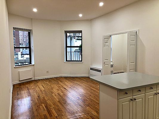 5th image of 330 W 85th St #5D