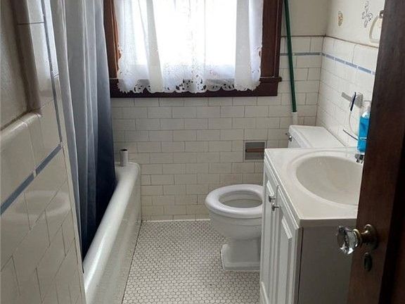5th image of 185 Winspear Ave #5