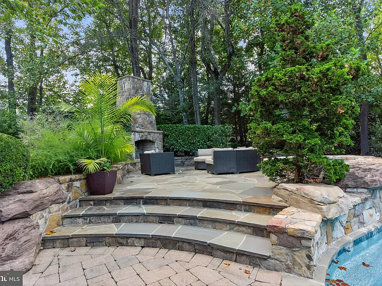 9864 Walker Glen Ct — Photo 12