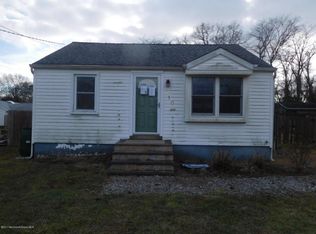 610 Riverside Dr, Bayville, NJ 08721