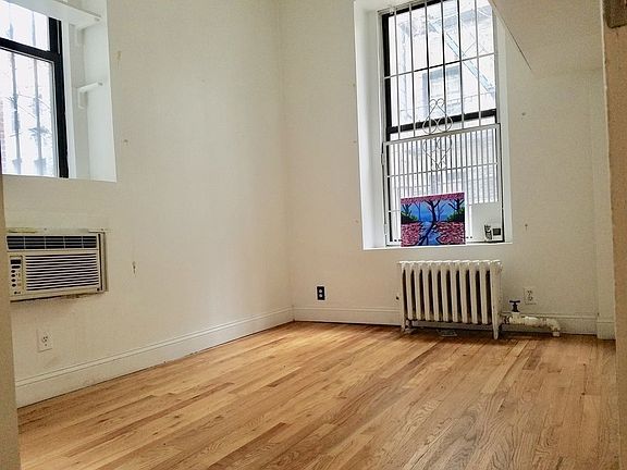 4th image of 15 W 64th St #1DD