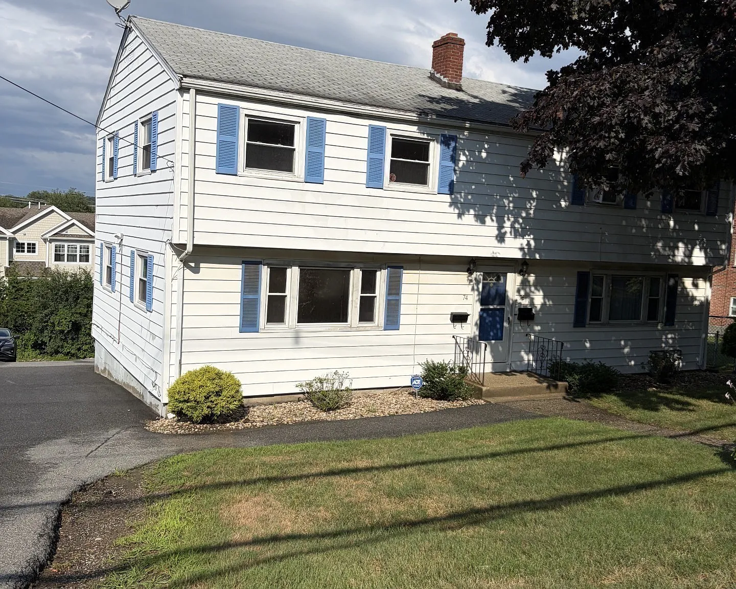 3 bed, 1.0 bath, 2156 sqft, $3,000 — Photo 2
