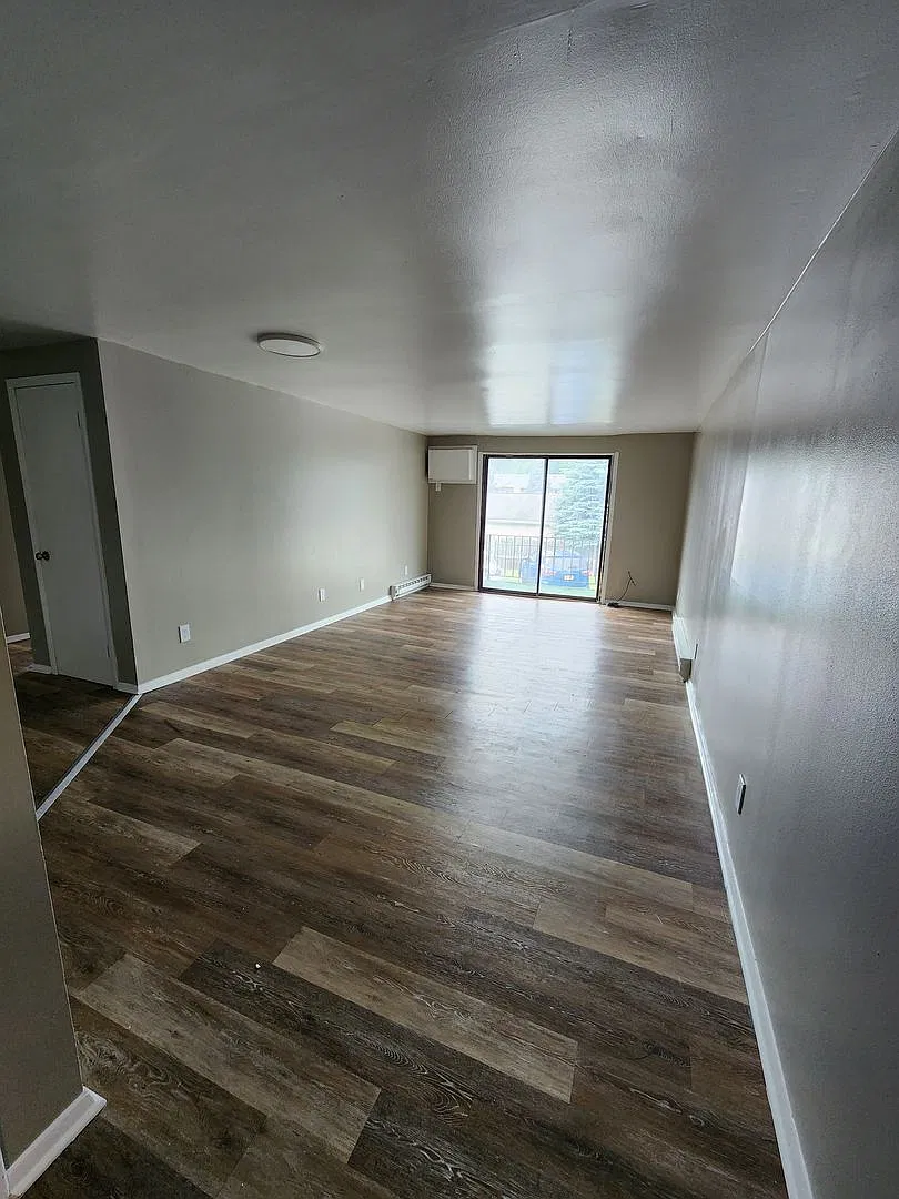 Robert Drive Apartments — Photo 2