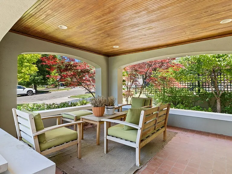 1442 E Federal Way — Photo 4