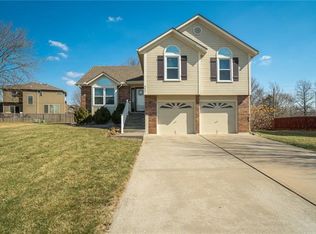 4401 SW Hillside Dr, Lees Summit, MO 64082
