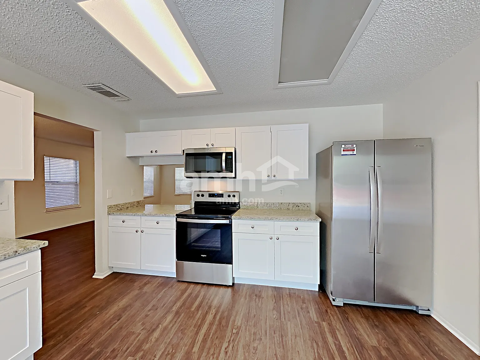 3 bed, 2.5 bath, 2465 sqft, $2,215 — Photo 3