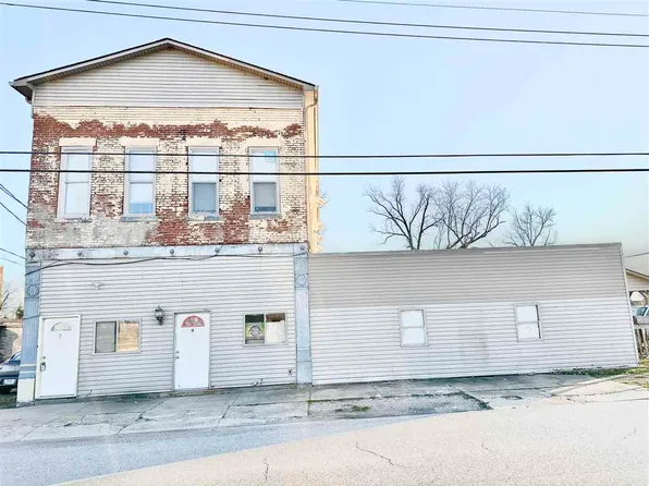 15 W Paris Ave, West Terre Haute, IN 47885
