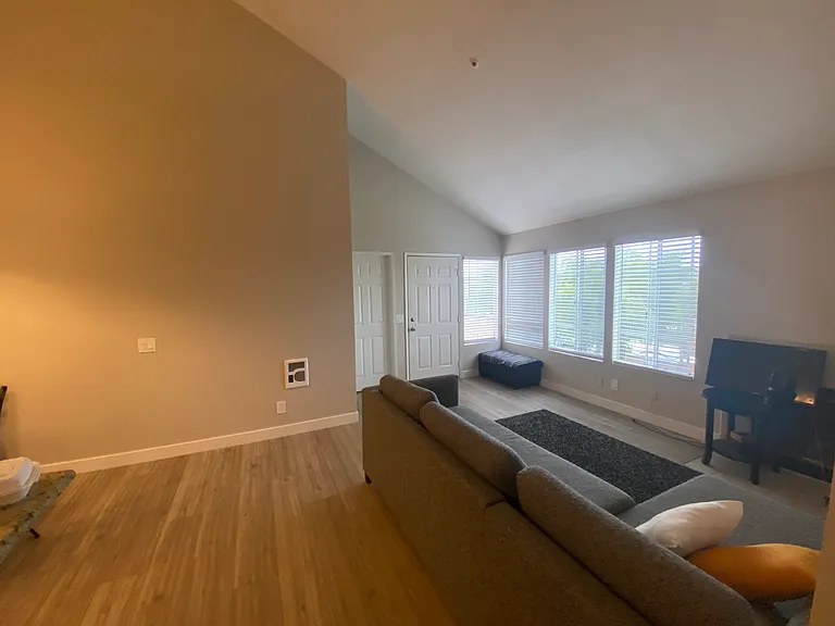 1202 Donax Ave #9 — Photo 10