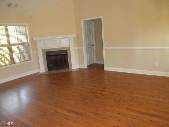3rd image of 600 Waverly Ln