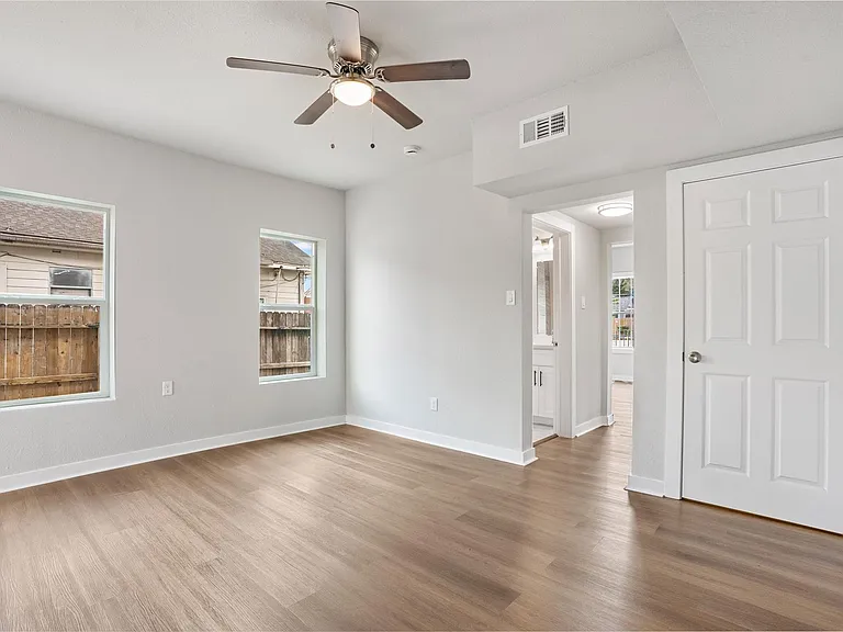 1115 Hogan St #1 — Photo 9