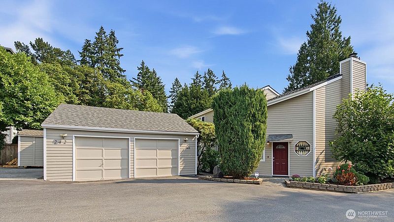 2nd image of 242 W Lake Sammamish Parkway SE