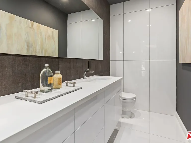 1849 Coldwater Canyon Dr — Photo 24