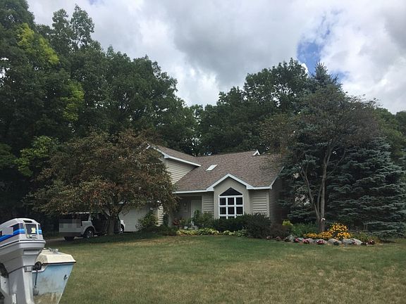 3rd image of 5066 Knob Hill Dr NE