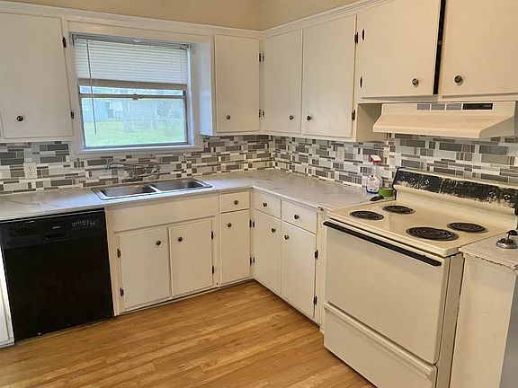 2nd image of 2319 Helena Ave