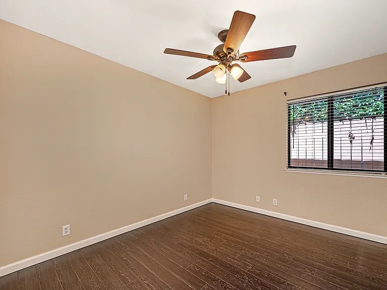 720 Donovan Ct — Photo 17