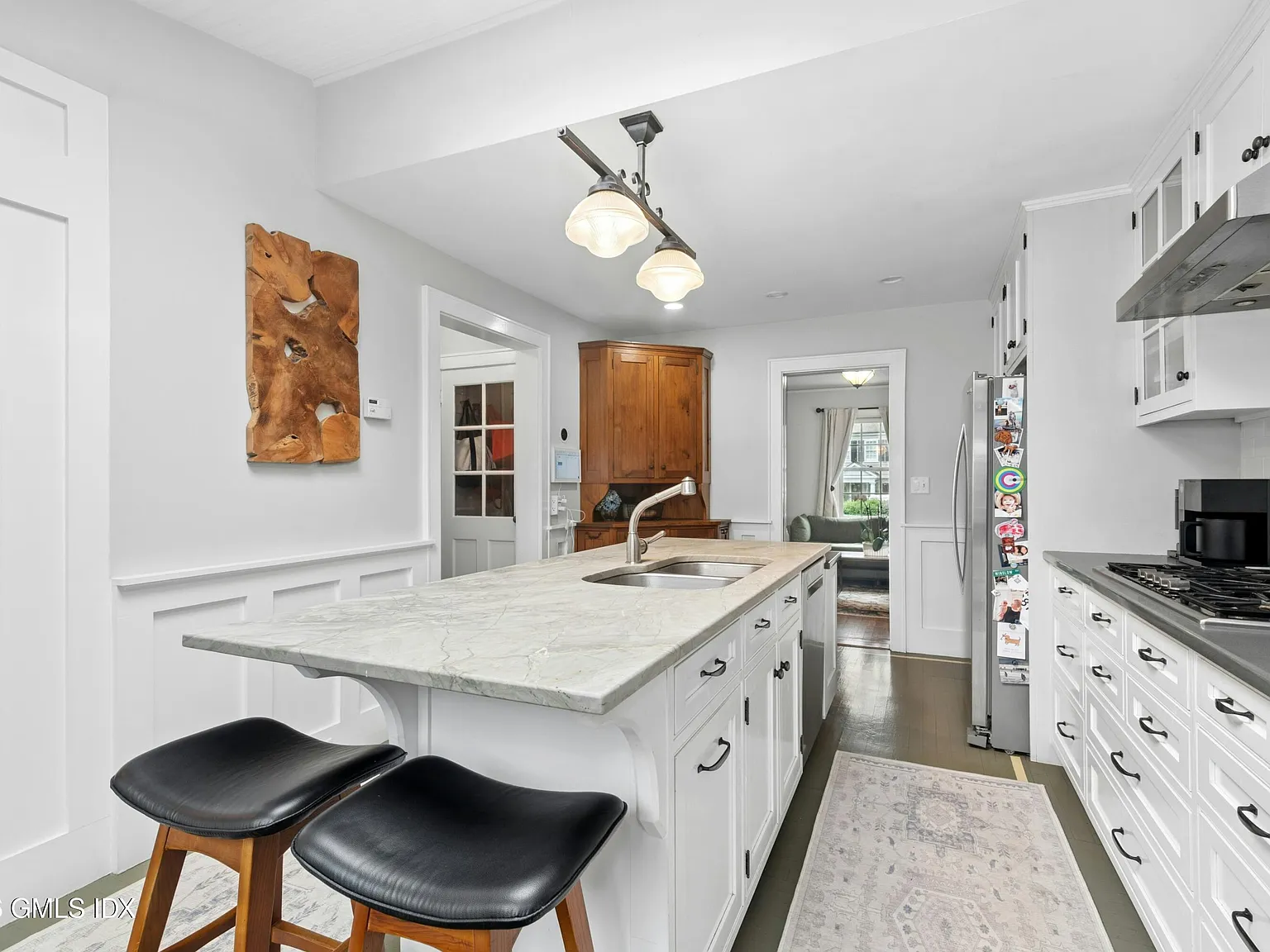 3 bed, 1.5 bath, 1620 sqft, $8,600 — Photo 4