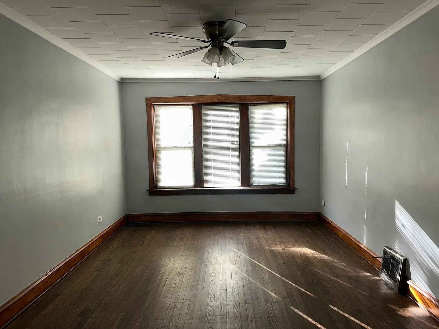 7609 S Perry Ave — Photo 4