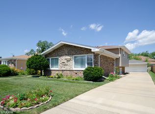 8224 W Ballard Rd, Niles, IL 60714