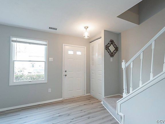 3rd image of 9621 Springfield Woods Cir