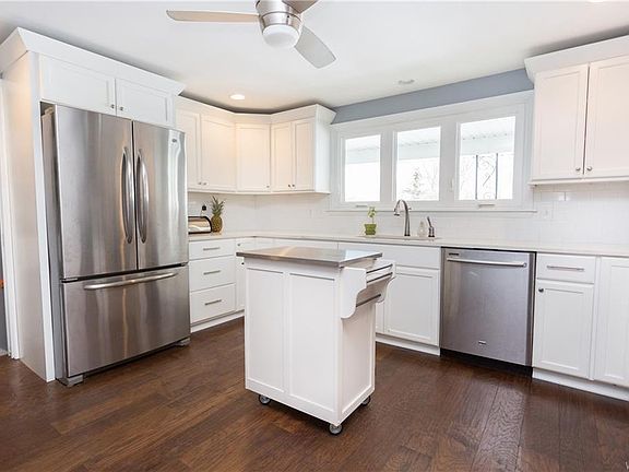 4th image of 24 Greenfield Dr