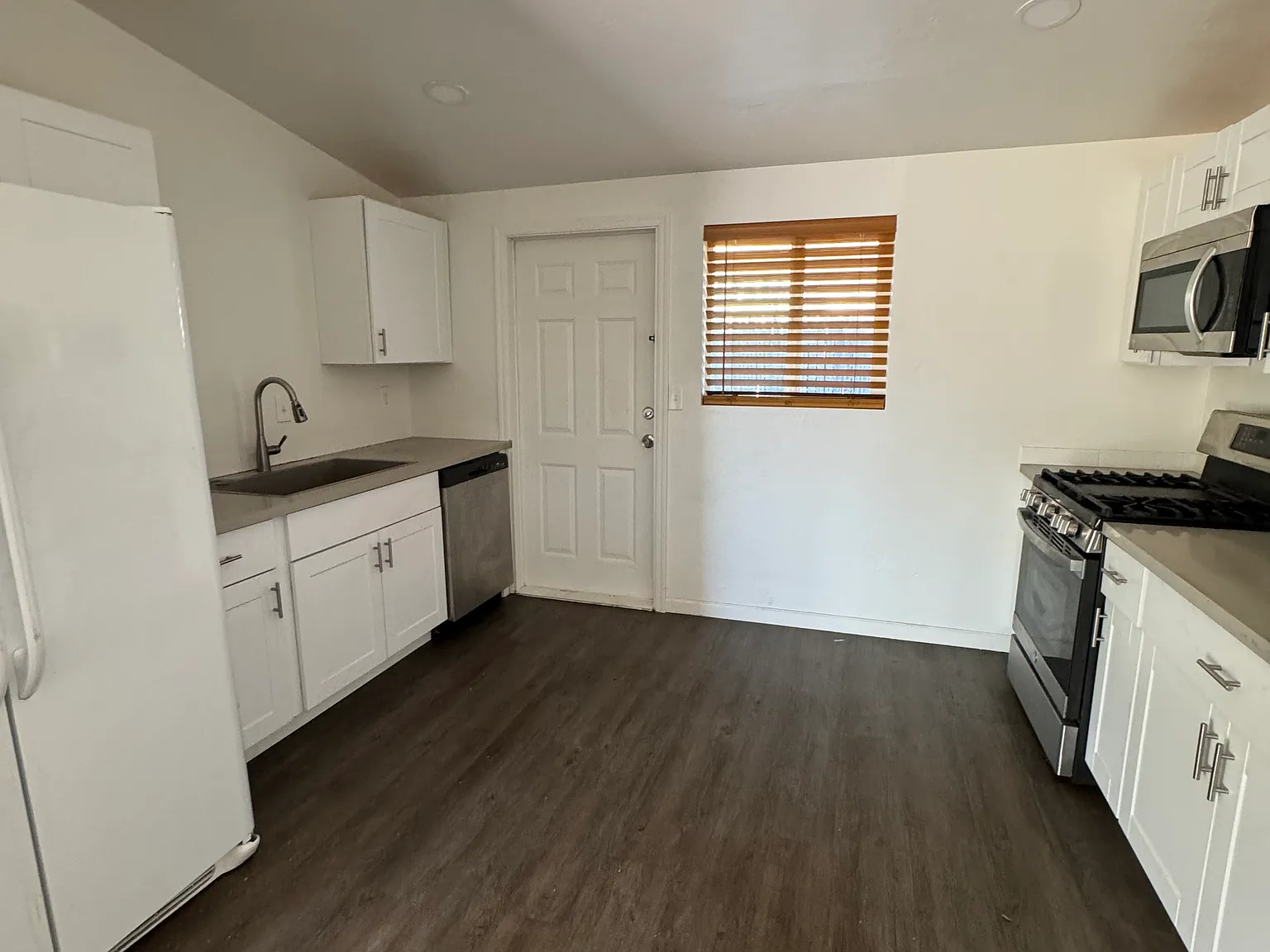 2 bed, 625 sqft, $1,300 — Photo 2