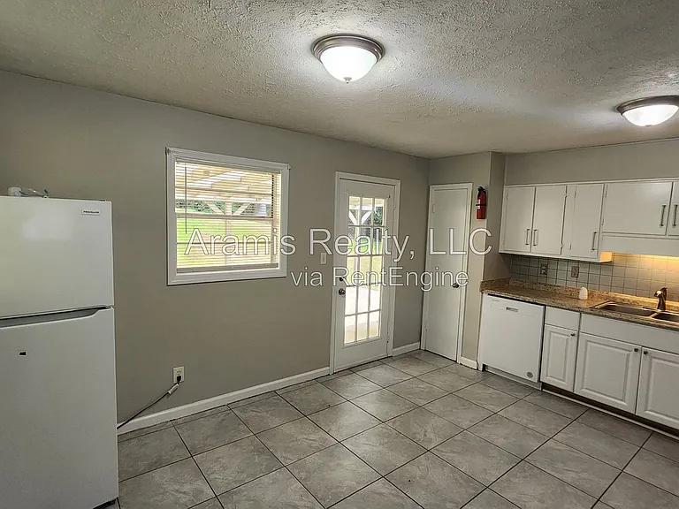 3894 Cindy Dr — Photo 4