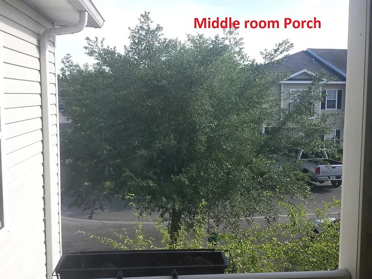 middle room porch
