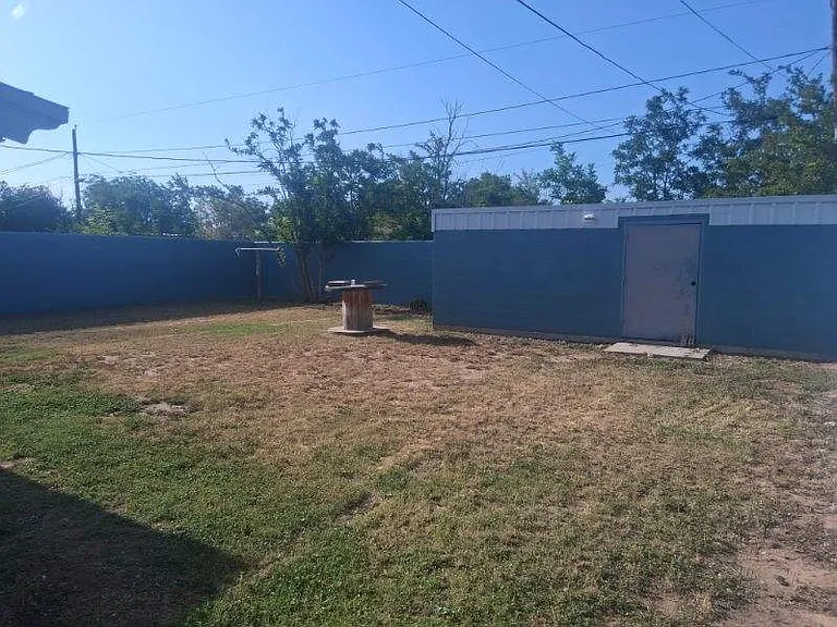 1402 Wood St — Photo 23