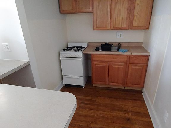 4th image of 4917 W Belle Plaine Ave #D