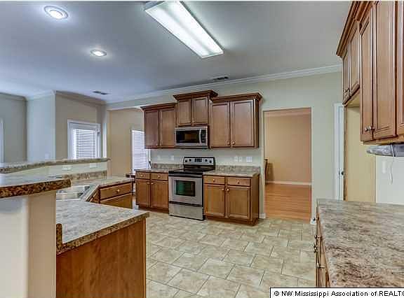 3rd image of 2250 Greenwich Dr N