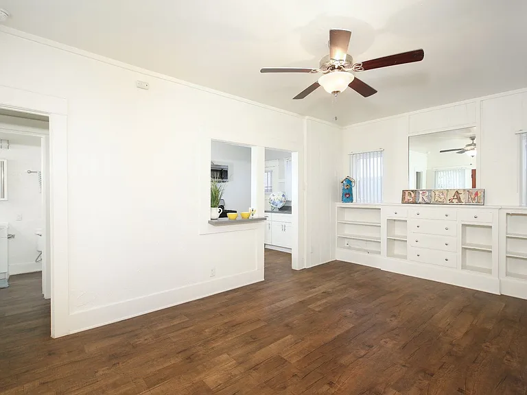 3817 E Livingston Dr — Photo 14