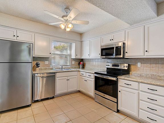 3rd image of 7808 W 61st Ter