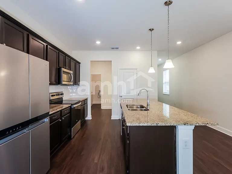 1028 Walden Pond Dr — Photo 4