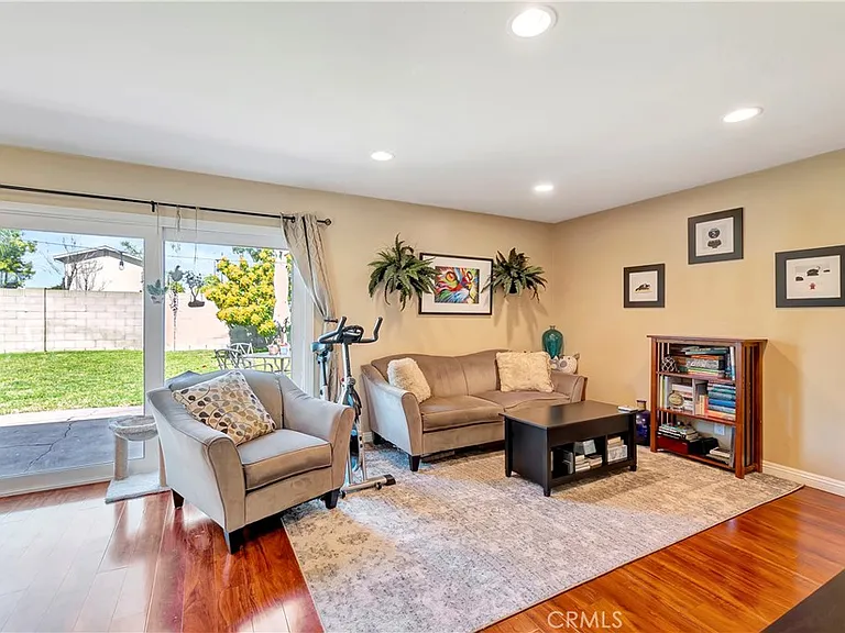 5141 Cheryl Dr — Photo 2