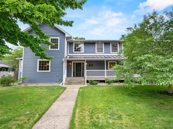 107 W Sumner St, Weyauwega, WI 54983