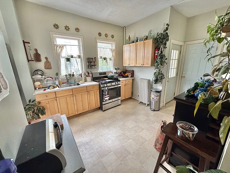 77 Easton St #2A — Photo 28