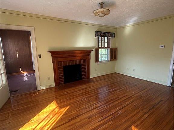 3rd image of 219 Couper St NE