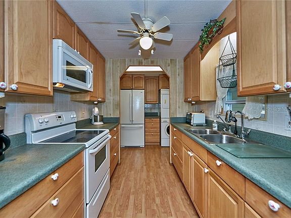 4th image of 1660 Sunshine Ln